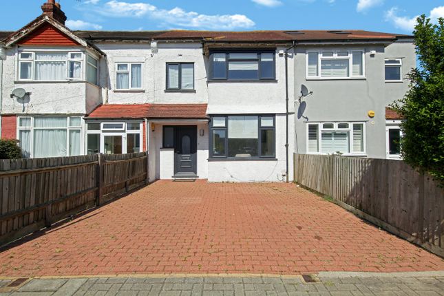 3 bed property, in Sherwood Avenue, £550,000