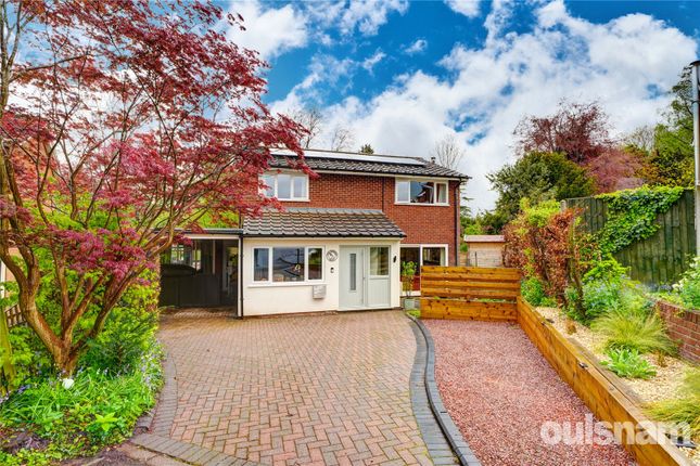 4 bed property, in Manor Close, £575,000