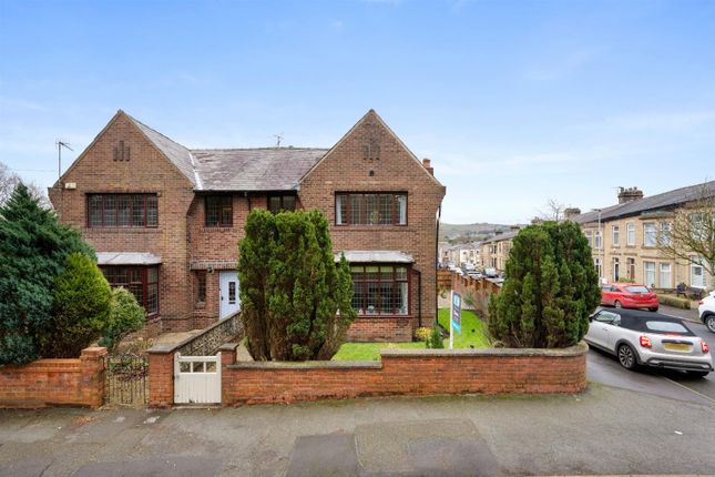 3 bed property, in Lynross, £380,000