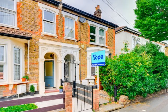 2 bed property, in Borthwick Road, £460,000