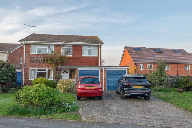 4 bed property, in Elizabeth Rout Close, £625,000