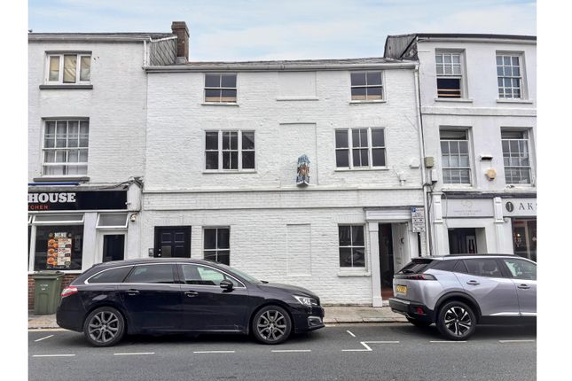 9 bed property, in 144A High Street, £365,000