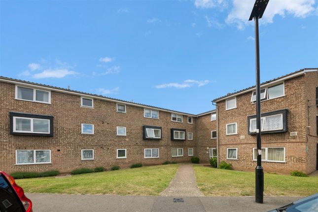 2 bed property, in Old Park Mews, £250,000