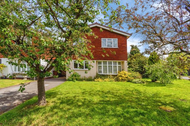 4 bed property, in St. Lukes Close, £325,000
