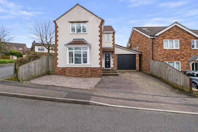 3 bed property, in Forest Edge, £350,000