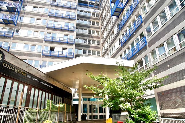 2 bed property, in Calderwood Street, £160,000