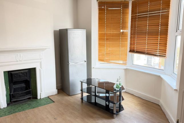 4 bed property, in London SW17, £800,000