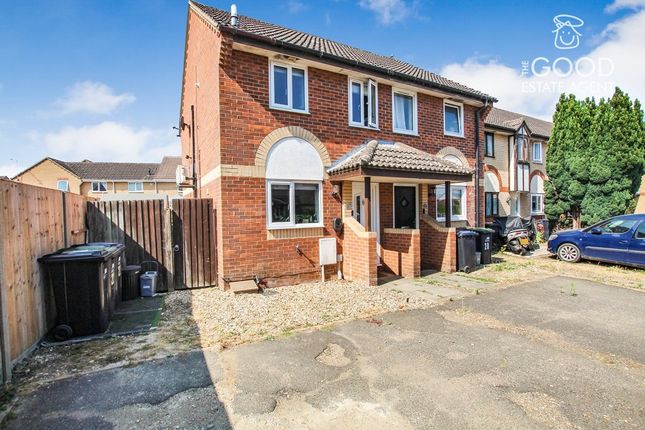 2 bed property, in Campion Close, £240,000