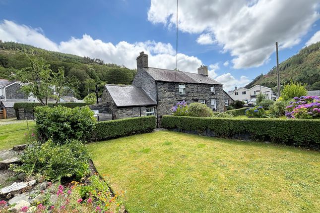 2 bed property, in LL369Yp LL36, £285,000