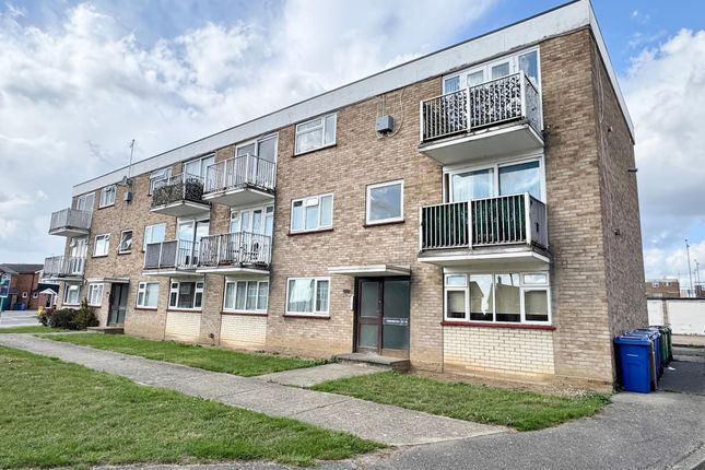 1 bed property, in Gordon Road, £150,000
