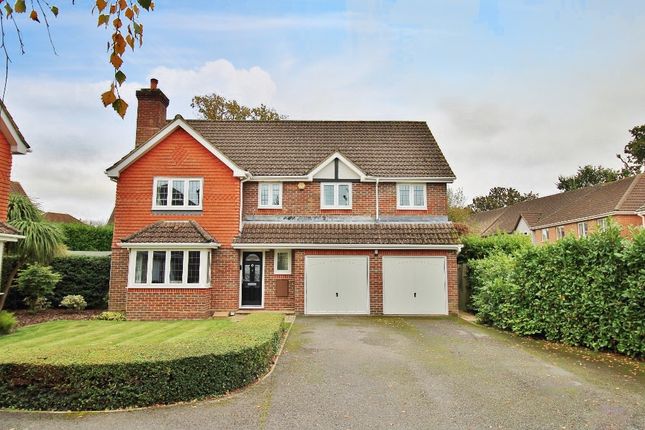 5 bed property, in Courtenay Close, £635,000