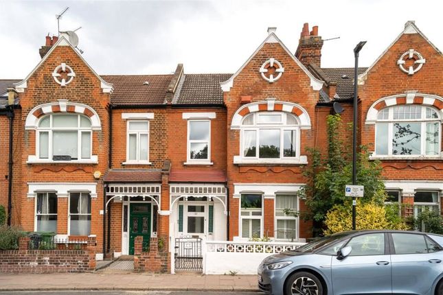2 bed property, in Emmanuel Road, £550,000