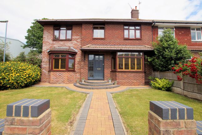 5 bed property, in Neelands Grove, £450,000