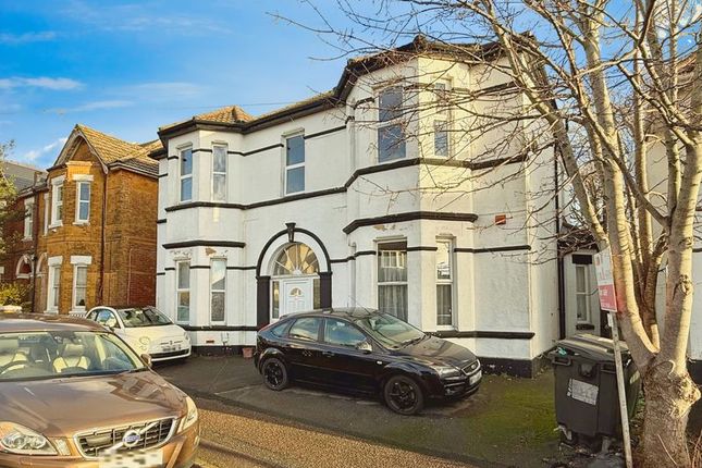1 bed property, in Drummond Road, £70,000