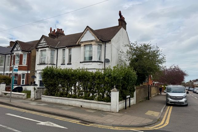 5 bed property, in Watling Street, £375,000