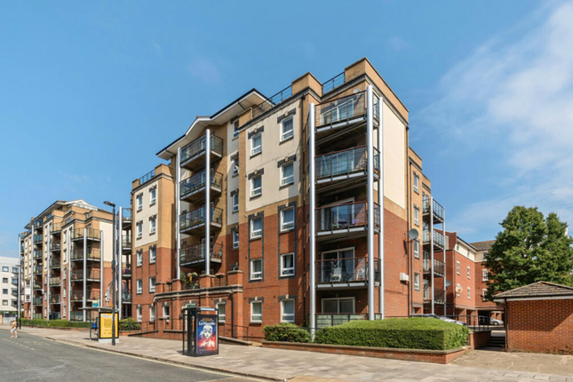 2 bed property, in Southampton SO14, £215,000