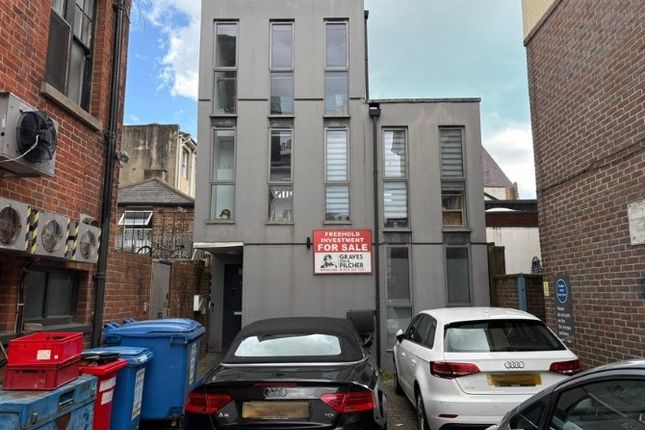 2 bed property, in 2A York Hill, £280,000
