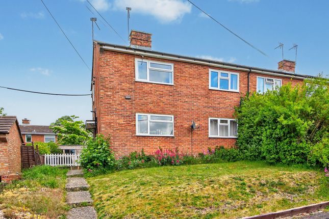 2 bed property, in The Knowlings, £190,000