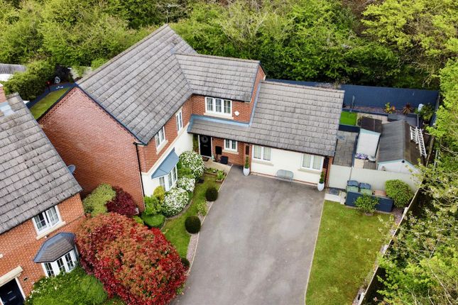 5 bed property, in Beck Crescent, £545,000