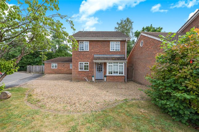 5 bed property, in Knaphill, £700,000