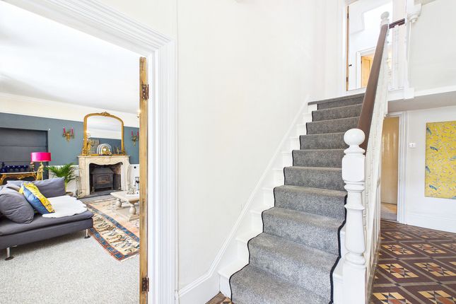 6 bed property, in Willand Old Village, £750,000