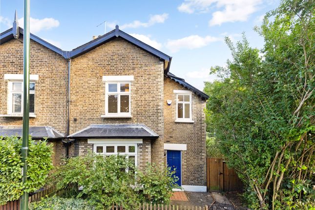 3 bed property, in Lower Richmond Road, £780,000