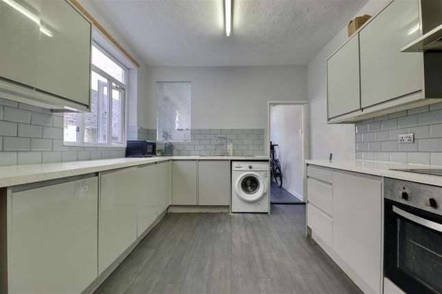4 bed property, in Telephone Road, £270,000