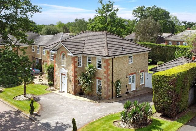4 bed property, in Elmwood Park, £1,500,000