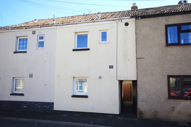 2 bed property, in Crowpill Lane, £155,000