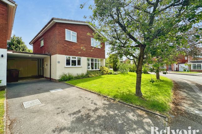4 bed property, in St Lukes Close, £325,000