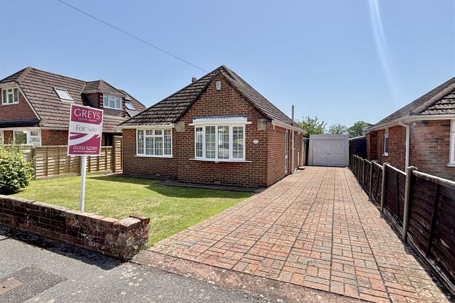 2 bed property, in Holcombe Road, £350,000