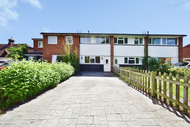 3 bed property, in New Road, £325,000