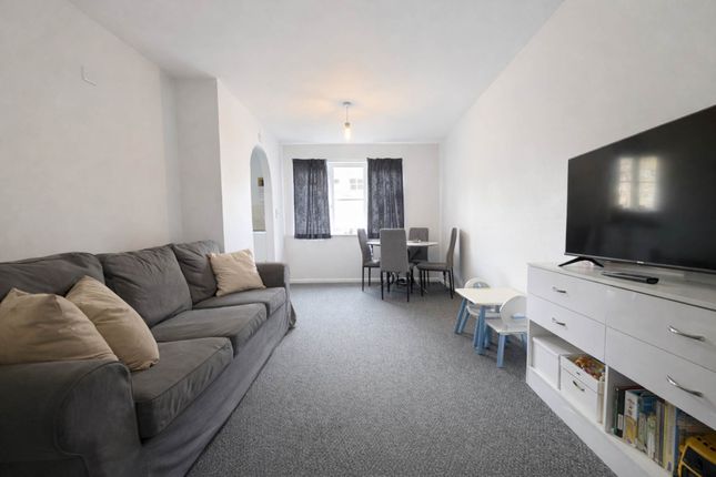 Studio, in London NW10, £325,000