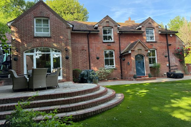 4 bed property, in Rasehill Close, £1,675,000