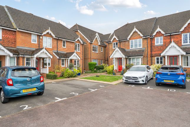 2 bed property, in Alston Gardens, £280,000