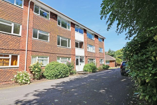 2 bed property, in Westfield Avenue, £190,000