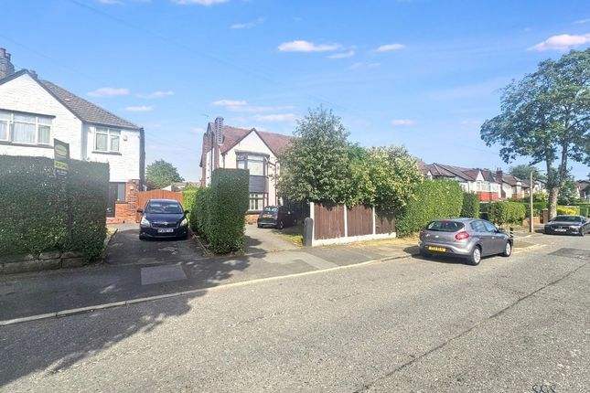 5 bed property, in Park Road, £560,000