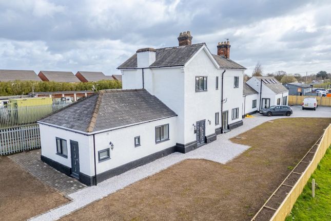 5 bed property, in Station Road, £800,000