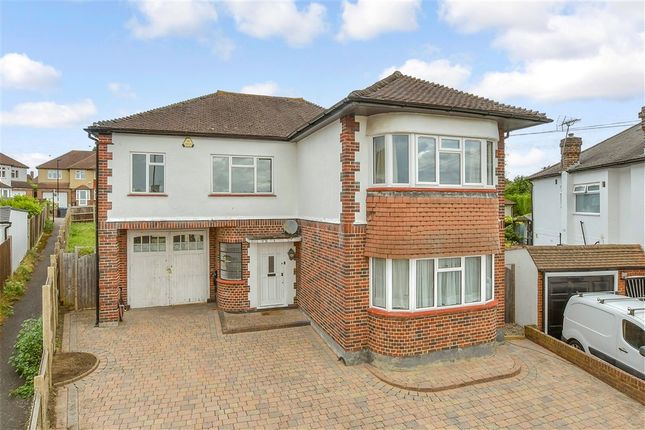 5 bed property, in Addisons Close, £800,000