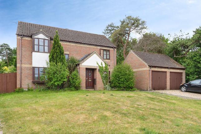 4 bed property, in Mill Hill, £425,000