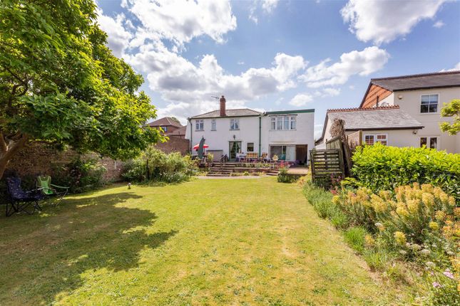 4 bed property, in Ray Lea Road, £495,000