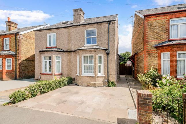 3 bed property, in Lower Court Road, £550,000