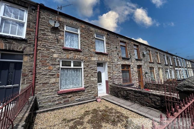 2 bed property, in Park Road, £89,950