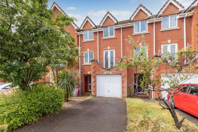 4 bed property, in Deverills Way, £600,000
