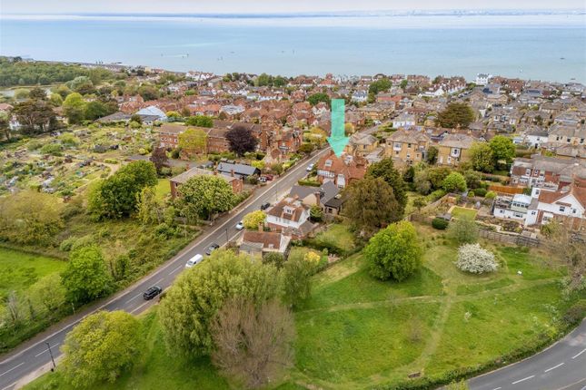 5 bed property, in Seaview, £895,000