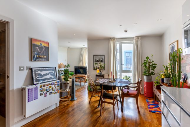 2 bed property, in John Donne Way, £450,000