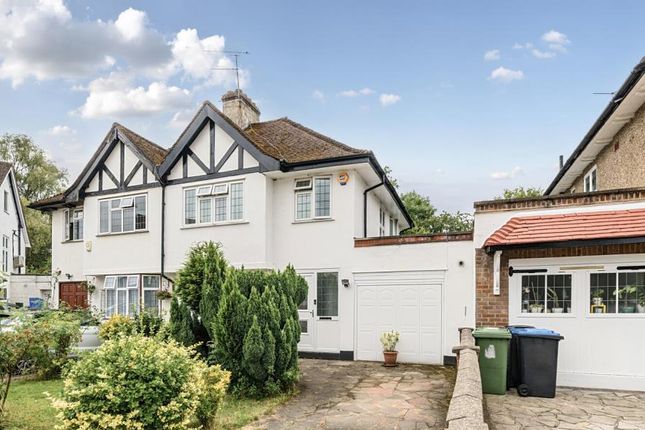 3 bed property, in Retreat Close, £670,000