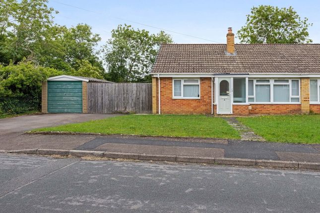 2 bed property, in Warren Close, £280,000