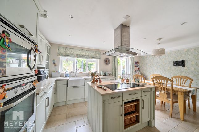 3 bed property, in Hillside Road, £519,000