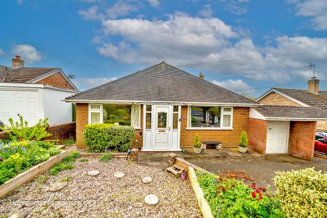 2 bed property, in Littleworth Road, £290,000